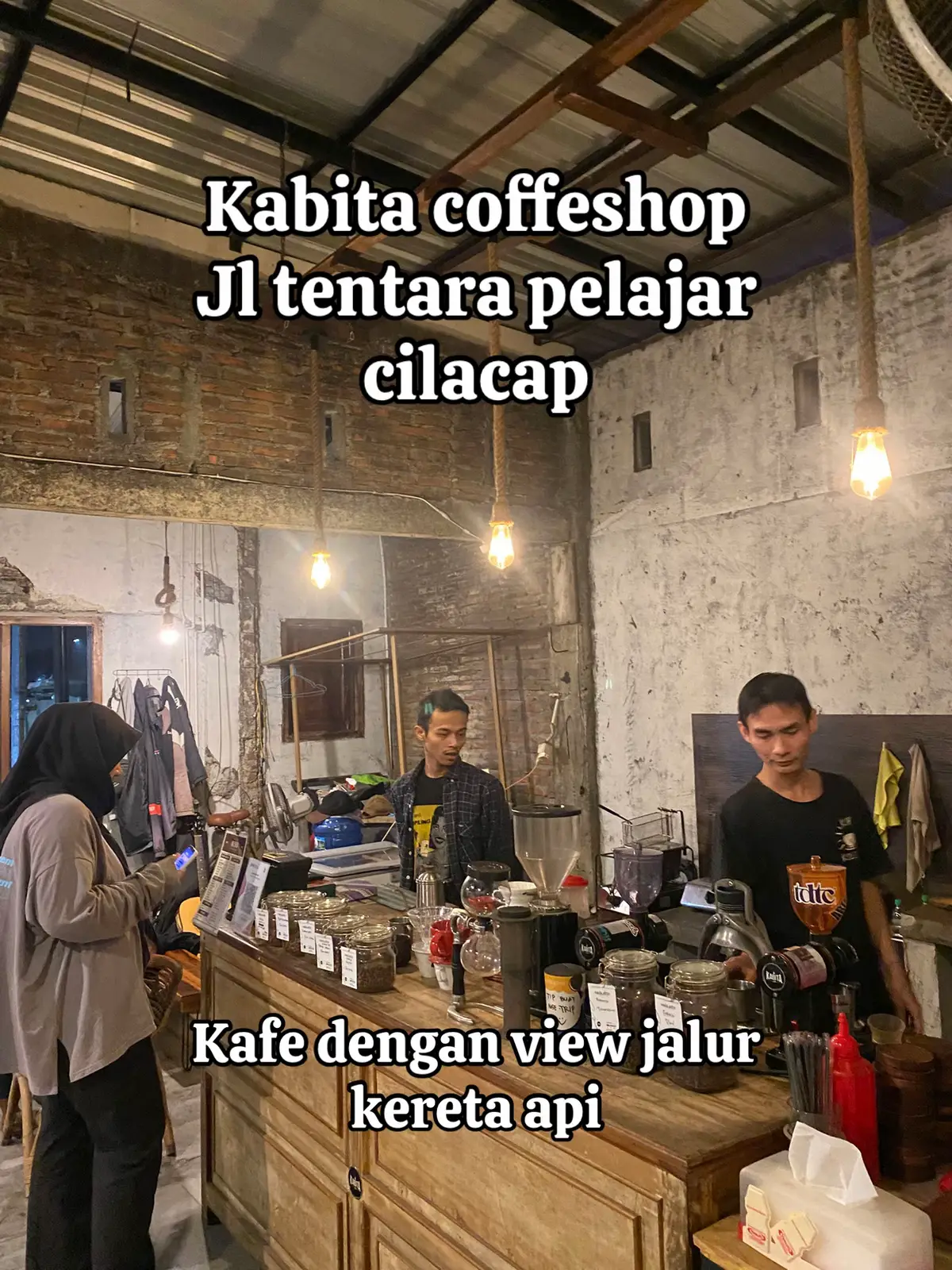 Coffee shop cilacap dengan view rel kereta api #coffee #coffeshop #cilacapkekinian #kalcer #cilacap 