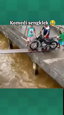Menegangkan Motor jatuh ke laut😂#fyp 
