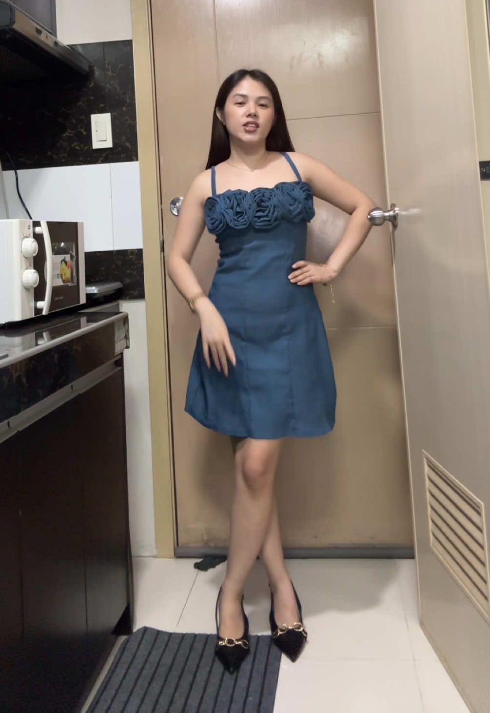 ang saya ko sa dress na to @dailyclothesph ang ganda ng design pati na yong quality 💗✨ #dress #denimdress #flowerdress #dressrecommendation #minidress 