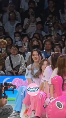 aktif banget ya bun btw lakinya di belakang cuman bisa senyum senyum doang udh pasrah sama tingkah nya bayi mendem😄😄😄💃#ONLYYOU #LingOrm #ormkornnaphat #linglingkwong #lingormisreal❤️ 