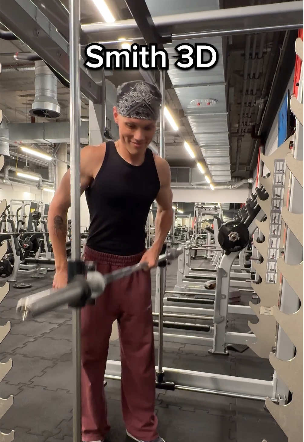 Najdziwniejszy Smith na świecie #smith #smithmachine #maszynasmitha #GymTok #siłownia 