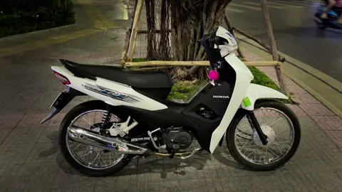 tìm 1 chiếc wave trắng đơn giản hơn chiếc xe này nào.!!#wave125i_ไฟเลี้ยวบังลม #wavedonkieng #05581 #honda #xh 