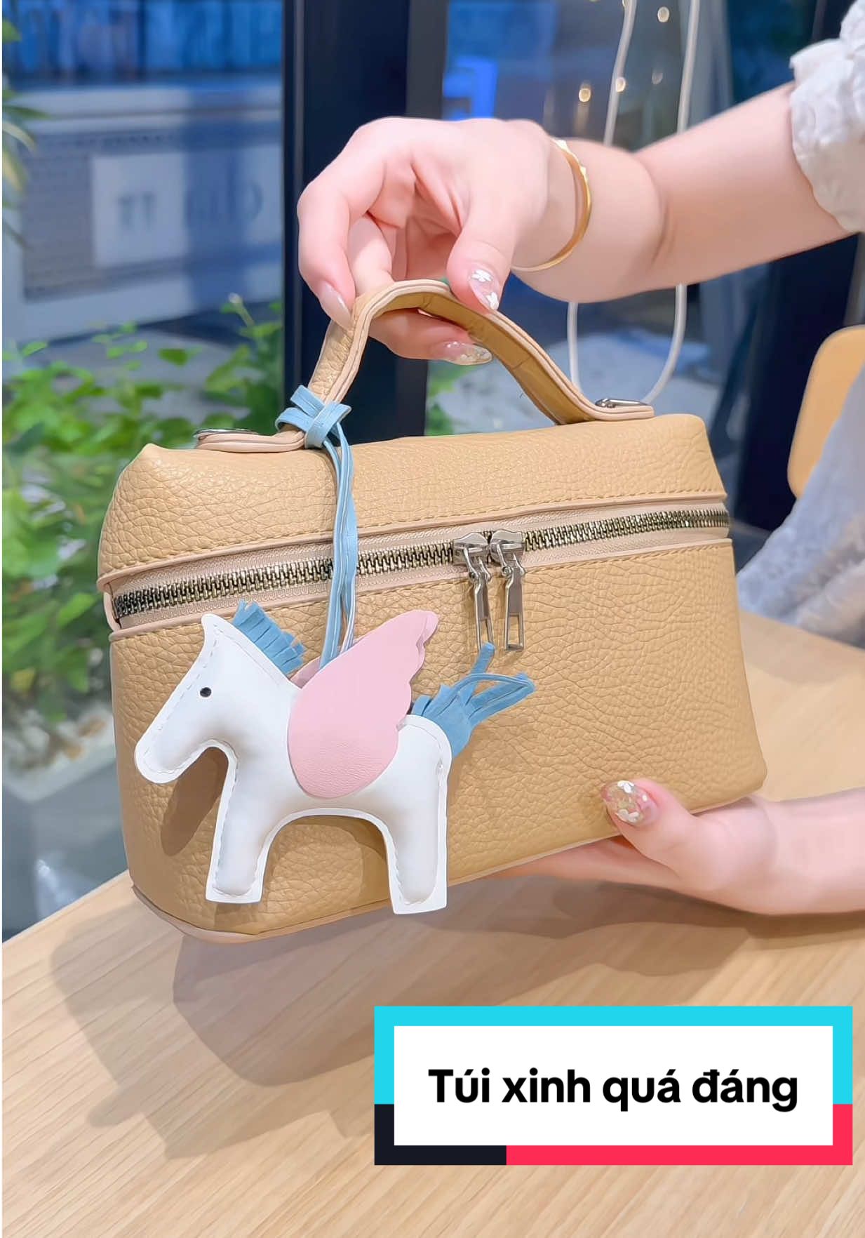 Túi xinh kèm charm ngựa #tuixachnu #tuixach #tui #tuigiare #viral 