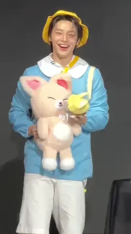 Jeongin Mk fan sign 30/8/25 #Jeongin #I_N #yangjeongin #straykids #스트레이키즈 