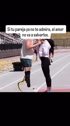#Repost @milkamatoss ... Esta es una verdad incómoda: Tu pareja no se cansa de ti… se cansa de que sigas siendo el mismo de siempre. La admiración en la pareja no se pide… se gana. Es lo que mantiene viva la chispa cuando la rutina quiere apagarlo todo. Pero… ¿qué pasa cuando uno de los dos deja de crecer? Cuando se dedica a “no hacer nada” más que sobrevivir, a repetir los mismos días como si la vida fuera un círculo eterno. La verdad es que la admiración se pierde. Y no, no es por falta de tiempo. Todos tenemos las mismas 24 horas. Es por falta de intención. Porque una mujer que se supera, que aprende, que lucha, que se reinventa… necesita un hombre que también crezca. Y un hombre que construye, que lidera, que avanza… necesita una mujer que se expanda con él. La admiración no se trata de títulos. Se trata de ver en tu pareja a alguien que inspira, que suma, que te reta a ser mejor. El amor se siente. La admiración se construye. Y ambos son indispensables. Deja de poner la excusa del tiempo. Invierte en ti, crece, y conviértete en la persona que tu pareja nunca dejará de admirar.  No es falta de tiempo…es falta de ambición. Si llegaste hasta aquí, vete a mis historias, donde abundo más sobre este tema ❤️ #esposalatina #mamablogger #mamabloguera #latina 