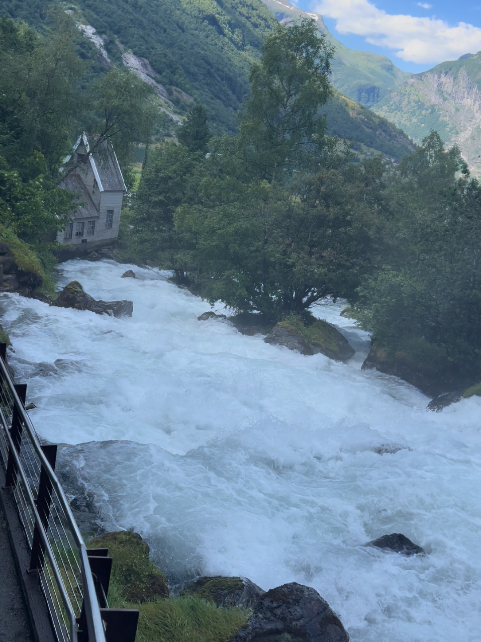Geiranger Waterfall 🇳🇴😍  #ExploreNorway #Norway #Geiranger #nature #travel 