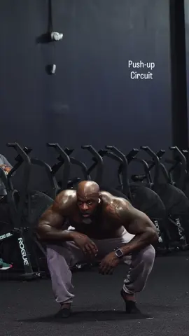 Push-Up Circuit 💪🏿 Read captions 👇 Transform your body in 8 weeks with our Ultimate Shred Workout Program! 💪 Plus, get exclusive bonuses to supercharge your results. More details: link in my bio! ⬆️