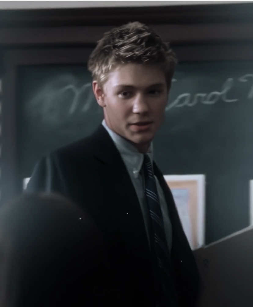 he is so finee omg. guys school is starting on monday😭 #tristandugray #tristandugrayedit #gilmoregirls #fyp #viral 