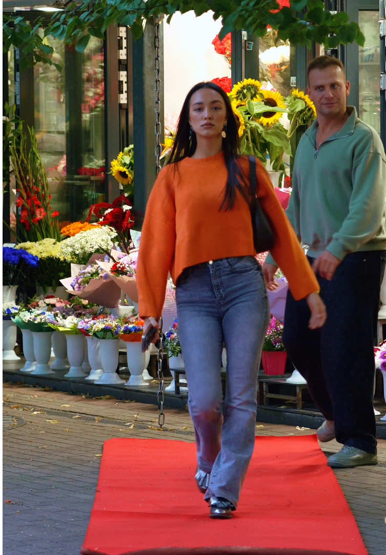 She didn’t expect the red carpet☺️💐 #RedCarpetBoy