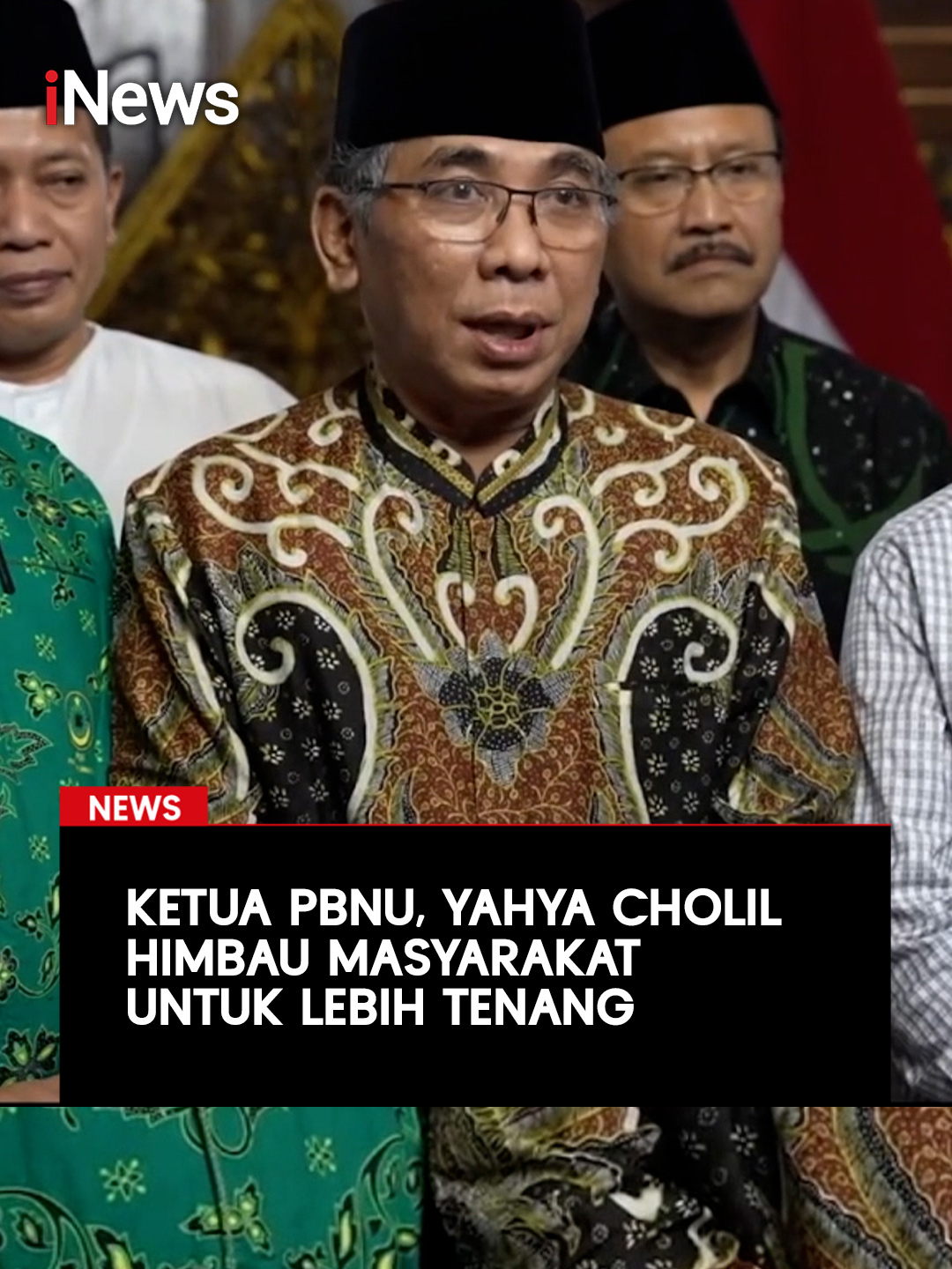 Ketua Umum Pengurus Besar Nahdlatul Ulama (PBNU), KH Yahya Cholil Staquf atau Gus Yahya mengingatkan masyarakat untuk lebih tenang. Selain itu us Yahya juga menyampaikan dukungan terhadap upaya Presiden Prabowo Subianto dalam rangka menenangkan suasana hati rakyat. Hal itu disampaikan perwakilan 16 ormas Islam, yaitu Ketua Umum (Ketum) Pengurus Besar Nahdlatul Ulama (PBNU) Yahya Cholil Staquf (Gus Yahya). Gus Yahya menambahkan, pertemuan Presiden Prabowo dengan 16 ormas Islam bakal dilanjutkan di Istana Negara. Diharapkan, pertemuan tersebut menghasilkan tekad bersama menjaga persatuan dan kesatuan. Baca selengkapnya hanya di https://www.inews.id/news #iNews #DPRRI #PBNU #NU #GusYahya #YahyaCholil #Demo #DemoJakarta