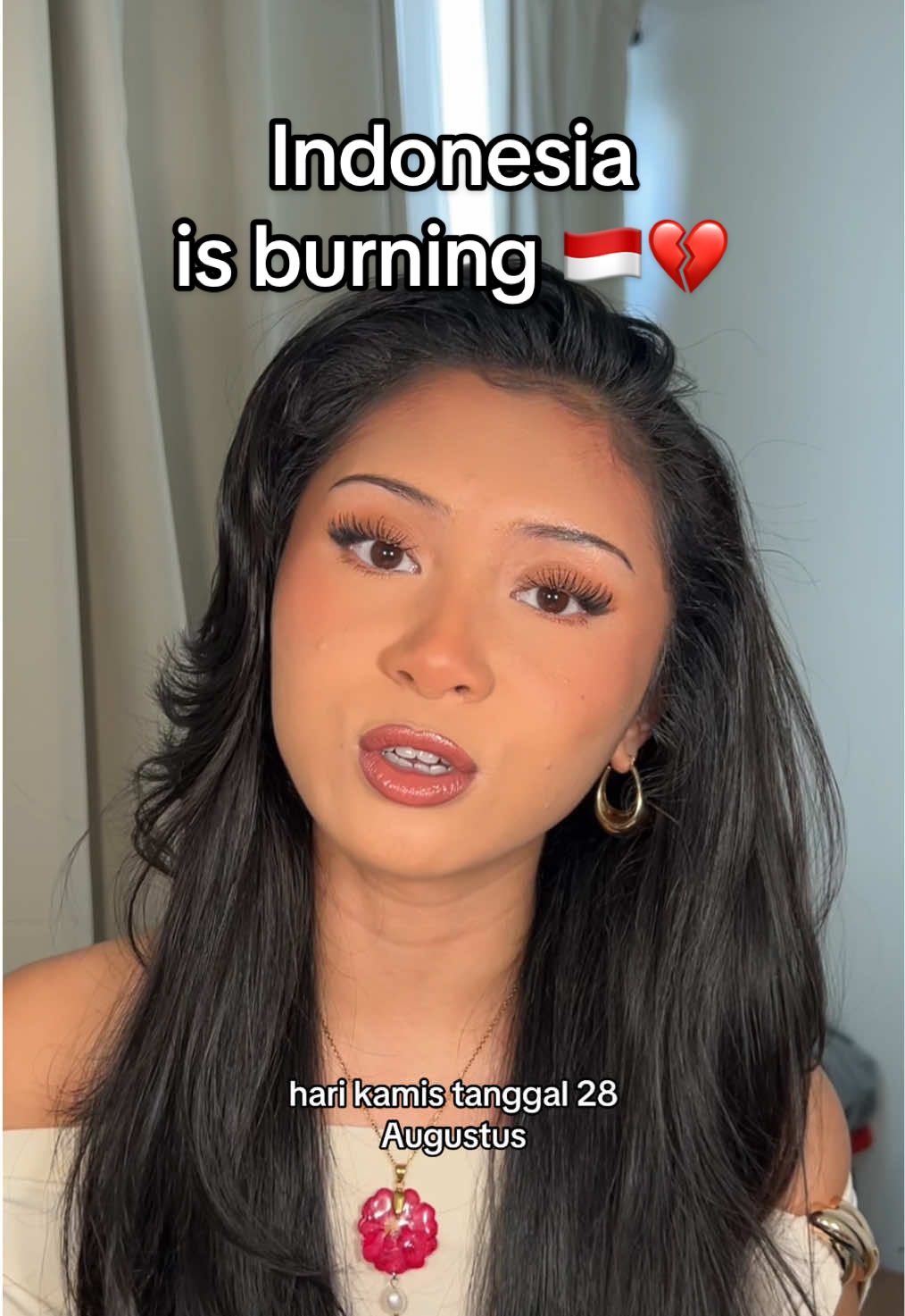 Indonesia is een chaos right now, so let’s talk about it (subtitles bhs Indonesia 🇮🇩) een aantal van jullie hebben gevraagd of ik kon uitleggen wat er momenteel gaande is in Indonesië rn dus pls kijk de video af #indonesia #dpr #demo #gojek 