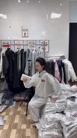 vấp ngã vì cháy hàng#xuhuongtiktok #vothidiemhang 