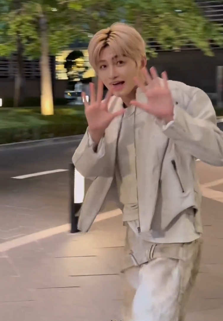 the sun was found currently jobless after han jihoon goes blonde | ©️ bluemingtws, chop282, doobesanars on x  #tws #투어스 #jihoon #hanjihoon 