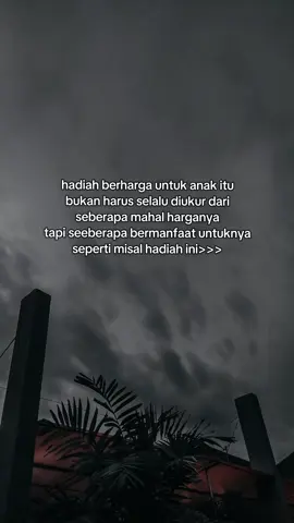 hadiah untuk anak tidak selalu harus mahal, tapi harus selalu bermanfaat #hadiahanak #anakmuslim #mendidikanak 