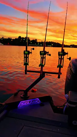 what a beautiful sunset. #SeaArkBoats #EasyCat #thecatfishingduo #