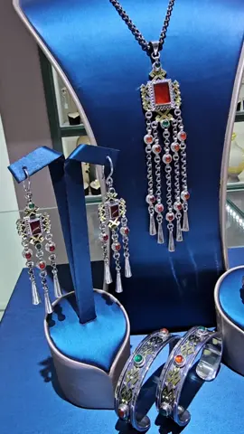 Arassa kumus,el isciligi.bank barlagyndan gecen 925p bilezik bir sany 2250mnt Kulon-zynjyr, gulakhalka,yuzuk 5000mnt +99364528866 SDM Gulzemin 1 gat magazin Zulal silver #хочурекомендации #kesfetbeni 