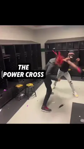 How to throw a power cross  #boxing #mma #UFC #muaythai #kickboxing 