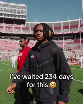 6’4 225 4.3 🙂‍↕️ @Jeremiahsmith_.4 (via @Ohio State Football) #jeremiahsmith #ohiostate #d1 #widereciever #CollegeFootball 