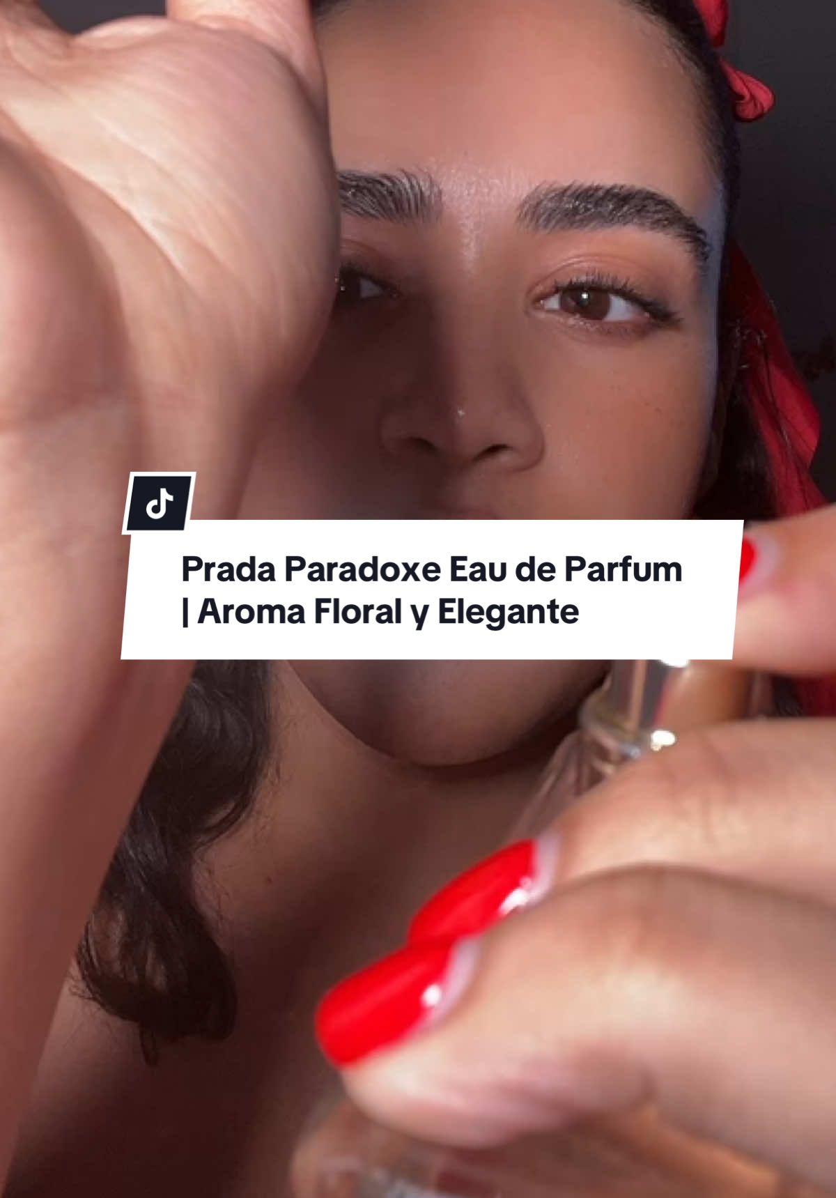 Elegancia en una botella 💎 Prada Paradoxe es floral, femenino y atemporal 🌸 ¿Lo usarías como tu aroma de todos los días? @pradabeauty #PradaParadoxe #Perfumetok #fragrancetiktok #perfumesparamujer #tiktokshoplabordaysale 