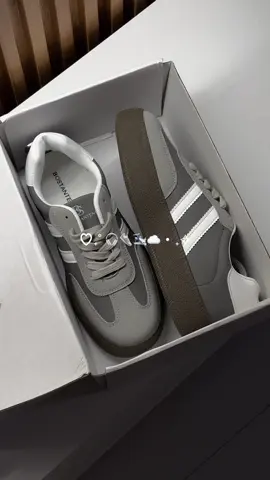 perfect! 🎧👟👜🛩️☁️ #bostantenshoes #classicshoes #airportshoes #classicsneakers @Bostanten Shoes PH 