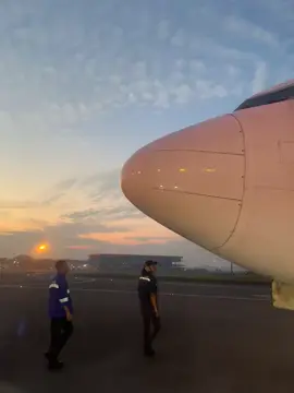Morning At CGK Airport #fouryoupage #aviation #aviationdaily #boeing737 #pushbackaircraft 