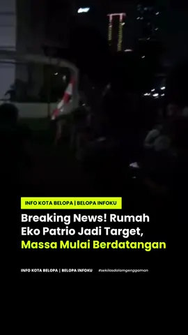 Sejumlah orang terlihat mulai mendatangi kompleks kediaman rumah Wakil Ketua Komisi VI DPR RI, Eko Patrio, di kawasan Kuningan, Jakarta Selatan, Sabtu 30 Agustus 2025, pukul 21.55 WIB . . #infokotabelopa #belopainfoku #sekilasdalamgenggaman #ekopatrio #jakartaselatan 