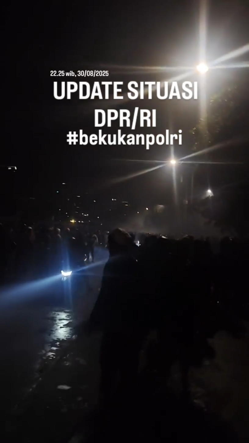 Lampu penerangan sebagian dipadamkan, pandemo tidak ada yang live media, dan adanya ancaman perintah tembak. #fiturliveilang #fiturlive #fiturlivetiktok #demoviral #demodpr 
