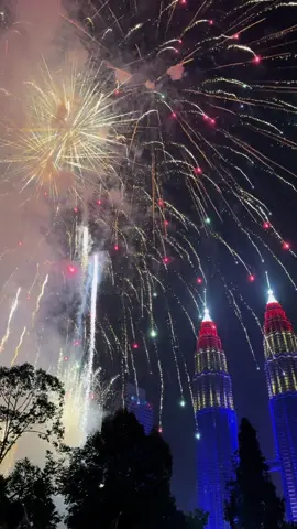 Selamat Hari Merdeka Malaysia Yang Ke-68 🇲🇾 #klcc #malaysia #2025 #fyp 