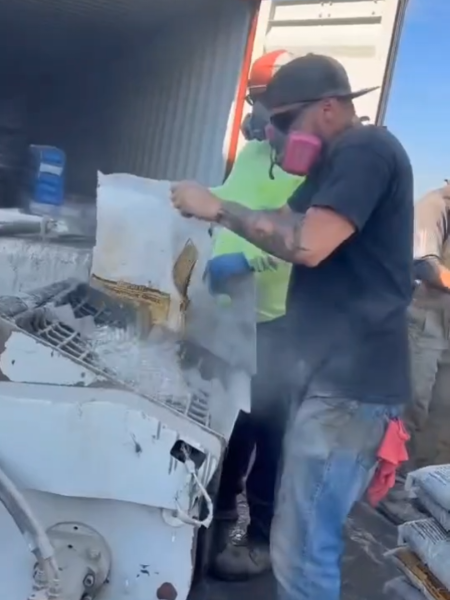 Wishing the Blue Collar Boys a weekend packed with Goth Girls 🤘#laborday #bluecollar #construction #gothgirl 