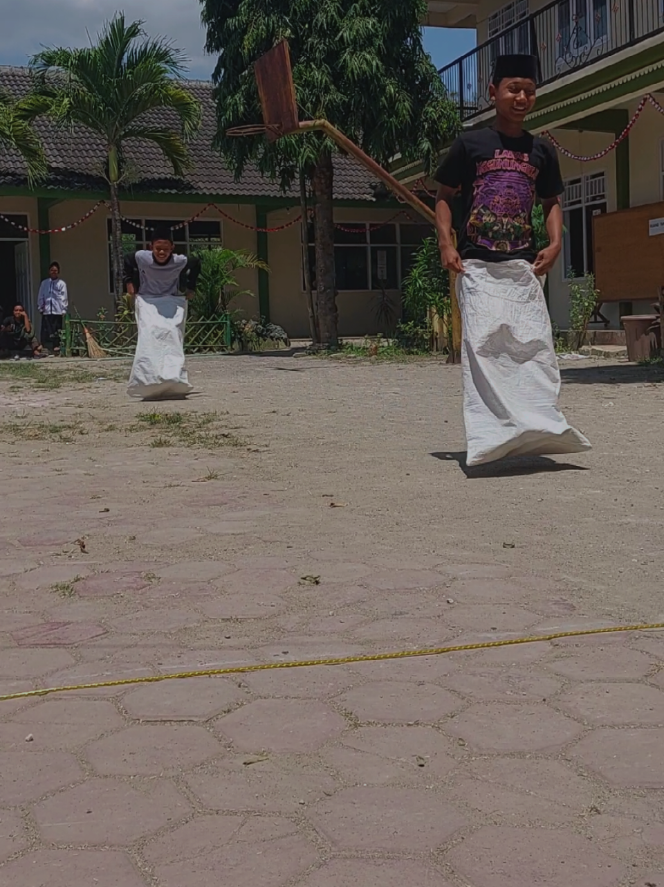 Balap Karung #promomakangajian #agustusan #fyp 