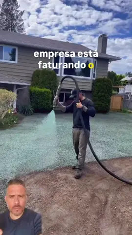 Essa empresa americana tá faturando com uma ideia genial: relva líquida. Sem plantar, sem obra, só aplicar com spray e esperar o jardim nascer. Fila de espera de 3 meses — e você pode trazer isso pro Brasil. 🎥 Créditos: @ liquidgreenhydroseed #ideiadenegocio #negociocriativo #relvaliquida #jardinagemfacil  #empreendedorismobr         