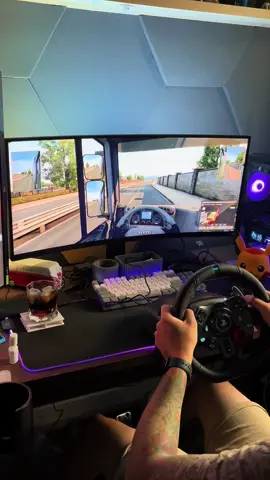Halo policja? Ten pan jedzie pod wpływem… Kierownica @Logitech G29 aktualnie w promocji -300zl w @Media Expert #logitechg29 