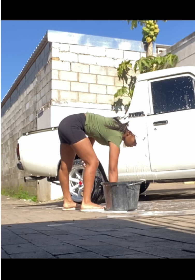 Wash the Nissan 1400 with me 🧽🛀 #nissan #1400 #carwash #fypシ゚ #cargirl 