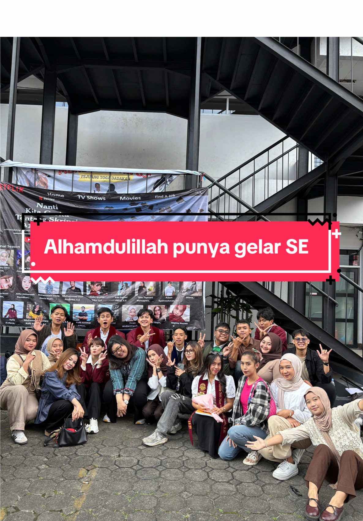 YUDISIUM!!!!  Perjuangan belajar di @univsanggabuana dari 2021 sampai 2025 selesai dengan nilai memuaskan.. alhamdulillah skripsi aku 90 dapat A.. IPK aku 3.76… masya Allah tabarakallah Waktu 2022 smester 3 lagi liburan di eropa. Orang pd foto di Arc de Triomphe gw malah zoom. Pas waktu haji 2023 pun sempat2 nya zoom pake ihram. Klo shoot ada jeda pasti langung buka laptop even udh jam 1 malam Yaudh pokoknya sekarang lagi senang dan bahagia. Lanjut S2  langsung gak ya??