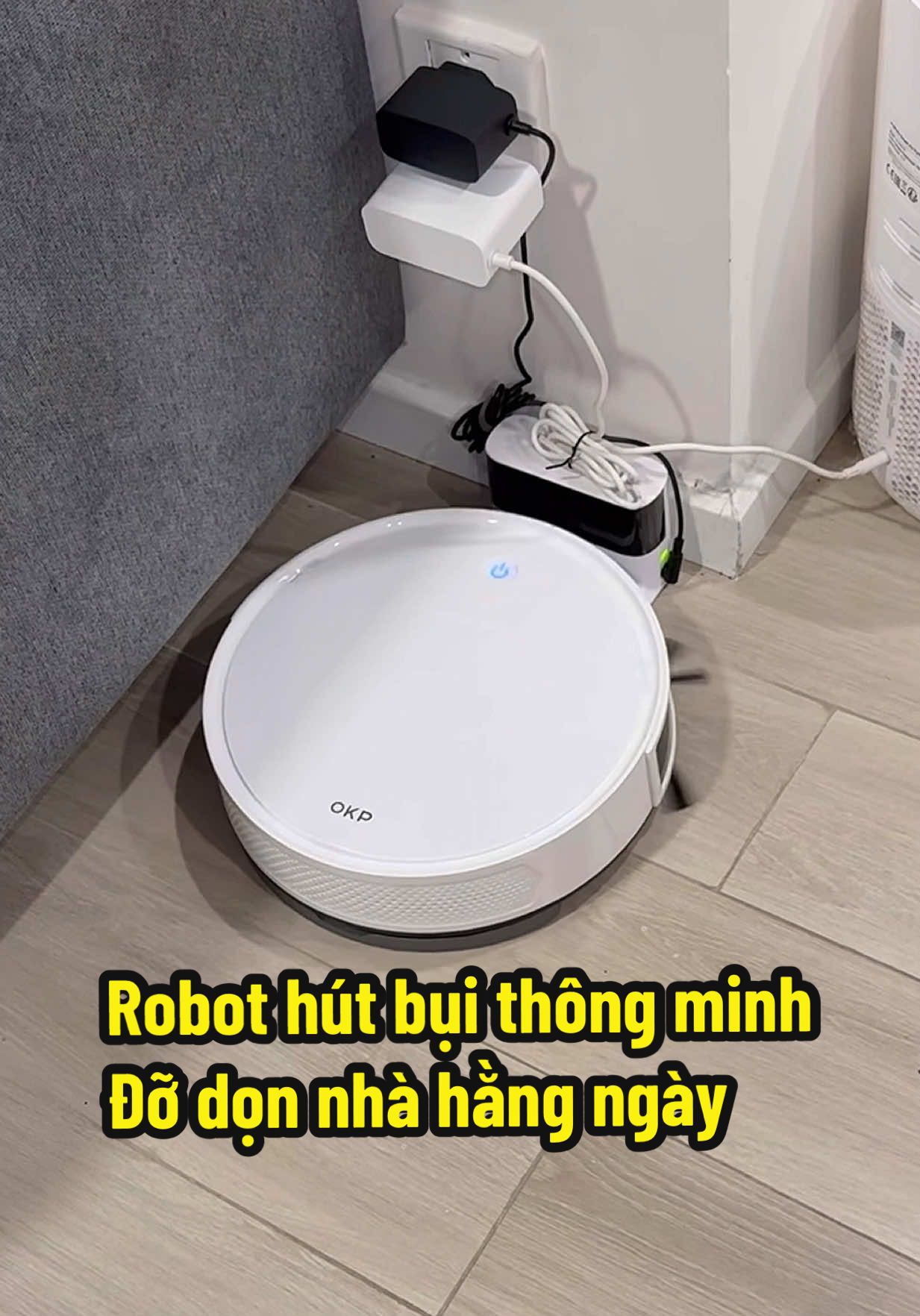 Nhà cửa ngày nào cũng sạch nhờ em Robot hút bụi OKP này, thông minh tiện lợi hút sạch #robothutbui #robothutbuithongminh #okp #tranminhdaily #giadungtienich 
