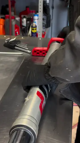 Satisfatório! Manutenção suspensão wp dianteira.  #motorcycle #dirtbike #moto #motocross #enduro 