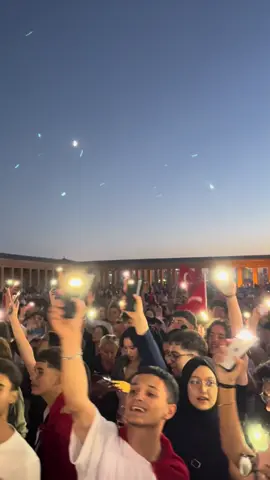 Benim yolum bana doğru,hiç yolumdan döner miyim? #anıtkabir #30ağustoszaferbayramı @vedat2m 