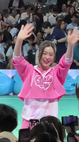 เขินพี่แบมคนสวยจนถ่ายไม่ตรงมากคับ😂 #CH3GirlsCup2025 #GirlsCup #BamSaralee #แบมสราลี #fyp @Bam Saralee 🦄 