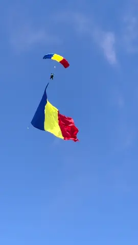 Sus, acolo unde cerul intalneste curajul, flutura mereu si un strop de mandrie. . . . C-130 HERCULES @TNT Brothers Skydive Romania @BucharestInternationalAirShow  #BIAS #paratroppers #bucharestairshow #proud #otopeniairport 
