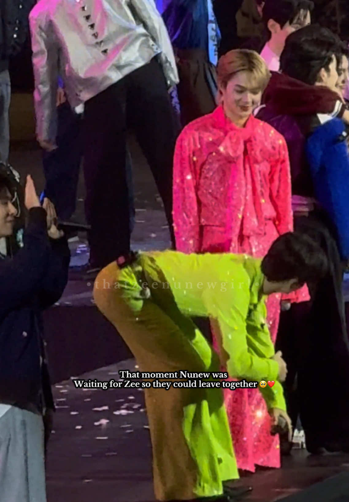 When Nunew was waiting for Zee so they could both leave together. 🥹 {credit: Asap_ZunNaNu, 2nd clip source unknown} #DMDSPORTDAY #DMDSPORTDAY2025 #Zeenunew #bltiktok 