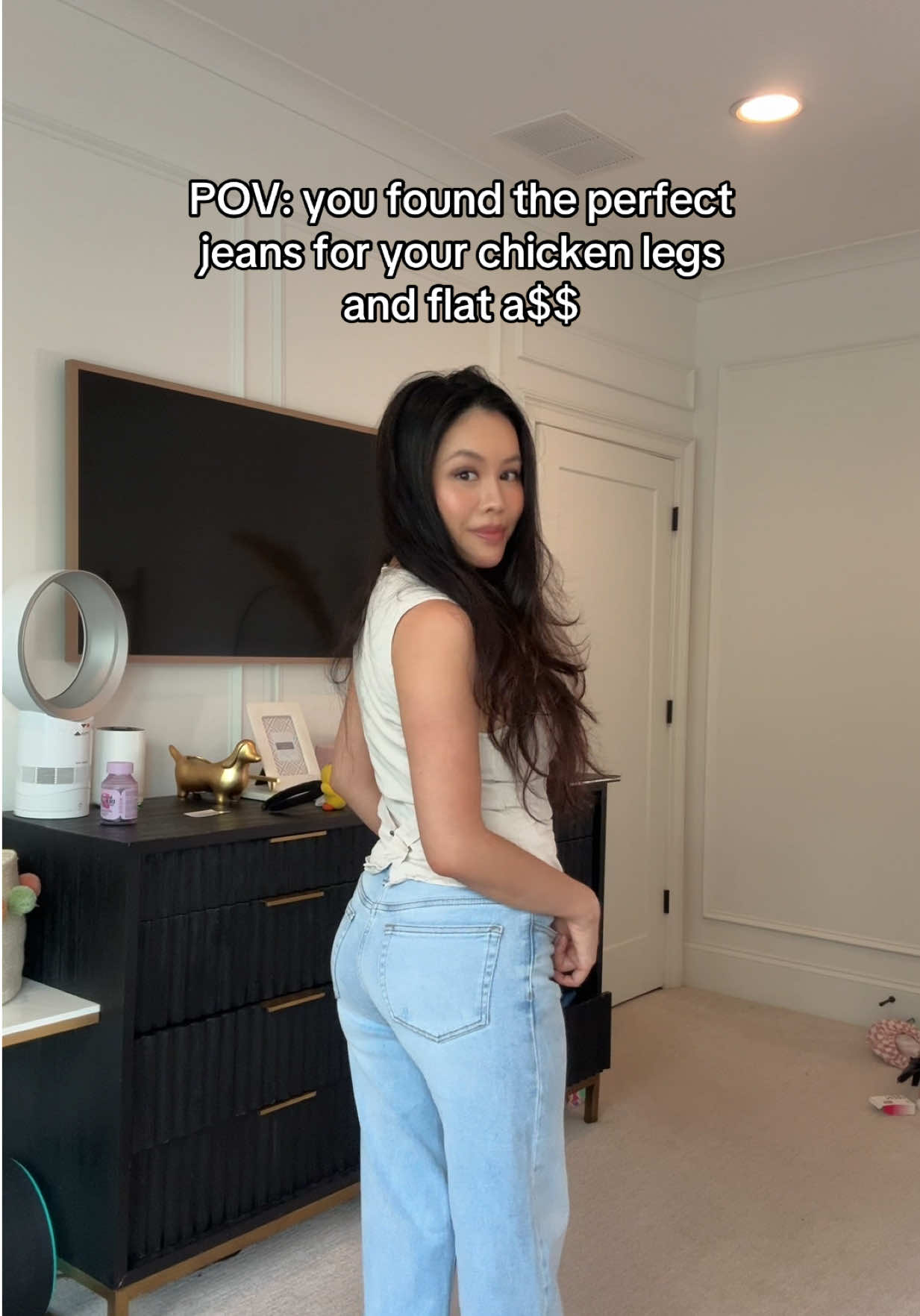 The way that the pockets on these jeans make my backside look like there’s something there and the wide leg that widens my skinny legs without being too wide is 🔥 #stretchyjeans #widelegjeans #comfyjeans #tiktokshopcreatorpicks 