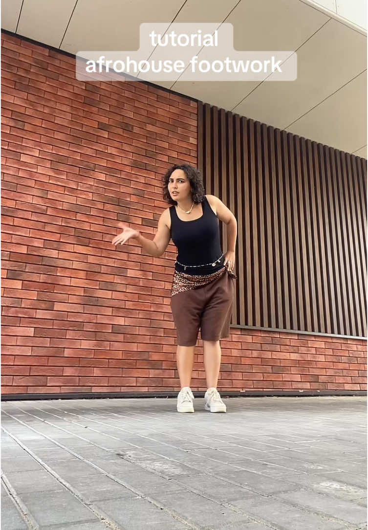 New tutorial 🤭 Let me know if you need more😈 #tutorial #dancetutorial #afrotutorial #afrodance #afrohouse #afrohousetutorial #footworktutorial #footwork 