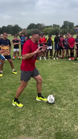 🎯 CATCH LIKE A PRO WITH RATEL RUGBY! 🏉Good hands = great rugby. A dropped ball can kill momentum, but the right hand positioning sets you up for the perfect pass, step, or try! 💥Watch as Deon, founder of Ratel Rugby, shows the simple but powerful basics every player needs to master when catching a rugby ball. 👊🔥 Want to take your game further with CRAD (Catching & Passing, Rucking, Attack, Defense)?📩 Get in touch with Ratel Rugby today and level up your skills!👉 Tag a teammate who needs this drill!