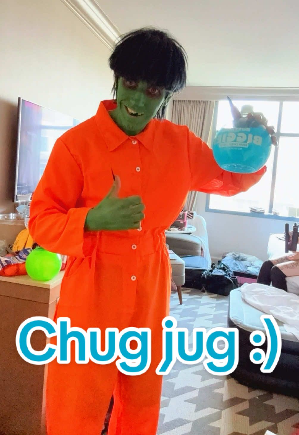 Oh wow he found the chug jug @𝐂𝐡𝐚𝐨𝐭𝐢𝐜 𝐀𝐧𝐭𝐢𝐜 🌟 @JohnCosplay240 @Vailence the clown  #gorillazcosplay#chugjugte #chugjug #gorillaz #murdocniccals 