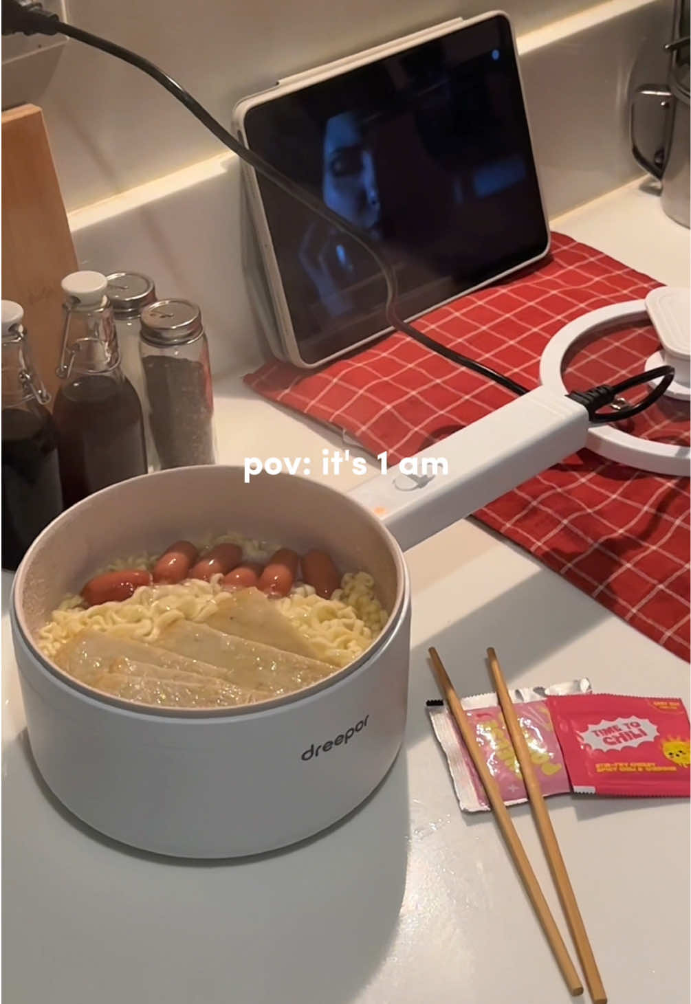 me after eating a salad for dinner hahaha #electriccooker #dreepor #electricpot #noodles 