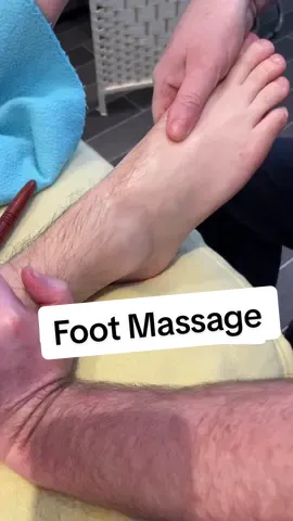 This intense foot massage is a demonstration of how I treat plantar fasciitis. This also includes intense massage of the calf. A tight calf and hamstring can also be the cause of plantar fasciitis. I also left in the satisfying ASMR massage sounds for you to enjoy.  ##plantarfasciitis##legmasssge##asmrmassage##davetaylormassage##raynormassage