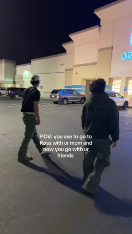 Now I go shopping with friends 😭#povacting #friendgroup #relatable #blowthisup #latinos 