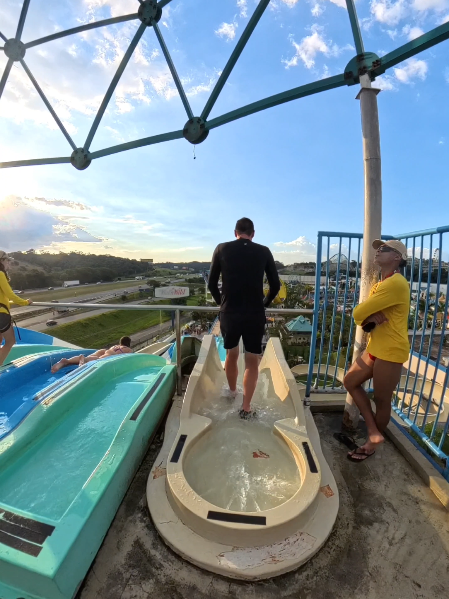 Water Slide Kamikaze 💨 . #wetnwild #themepark #amusementpark #attraction360 #waterpark 