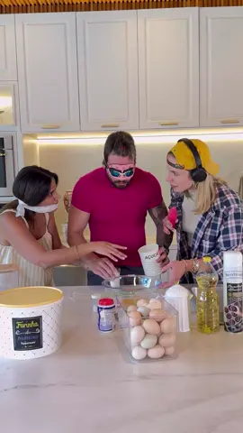 Desafio do bolo 🙈🙉🙊 Será que esse trem deu certo? O bolo eu não sei, mas a trend ja pegou😂 #trend #viral #receita #bolodechocolate #reels #explorar #comida #fy #fyp @Lindona e Tiago 