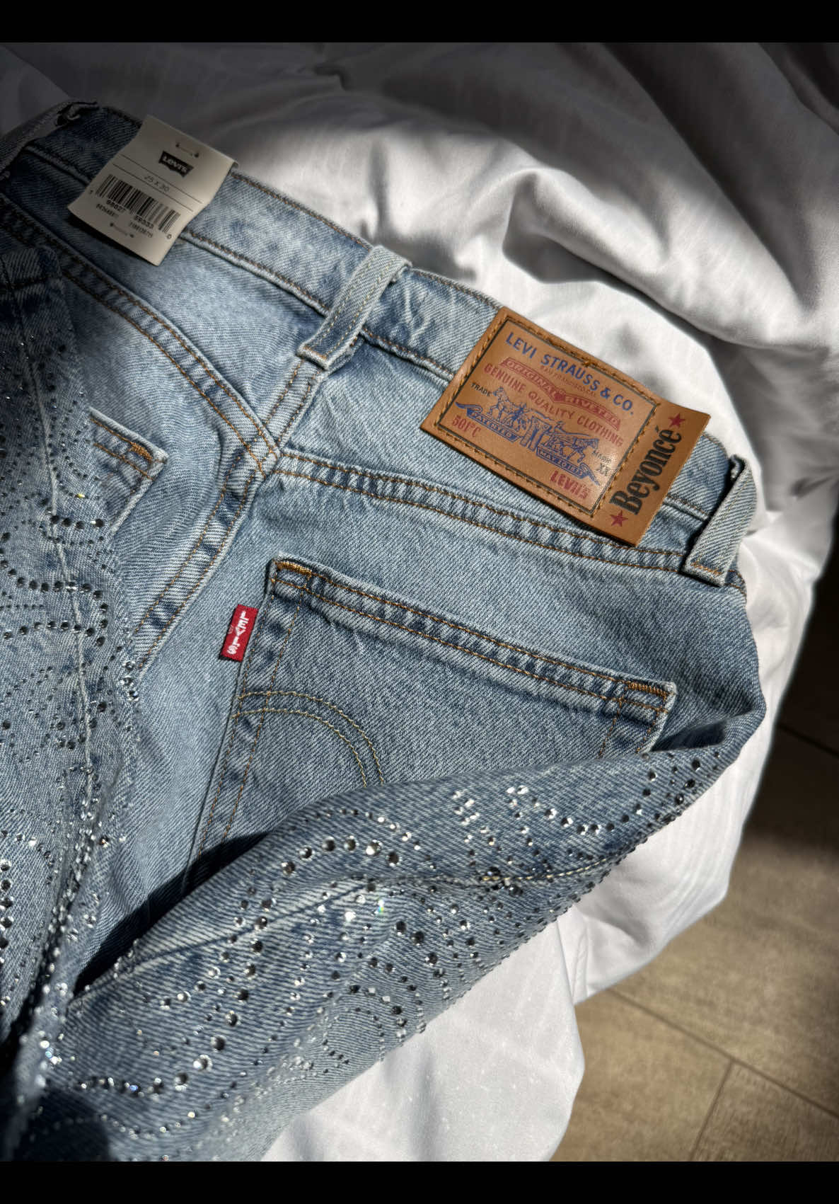 Beyoncé x Levi’s 🔥 had to bring these home 😍 #beyonce #levis #denimstyle #OOTDtok #fashiontiktok 